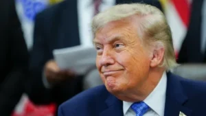 Оператор телесуфлера Трампа заробив понад $100 тис на ставках на його промови, — ABC News